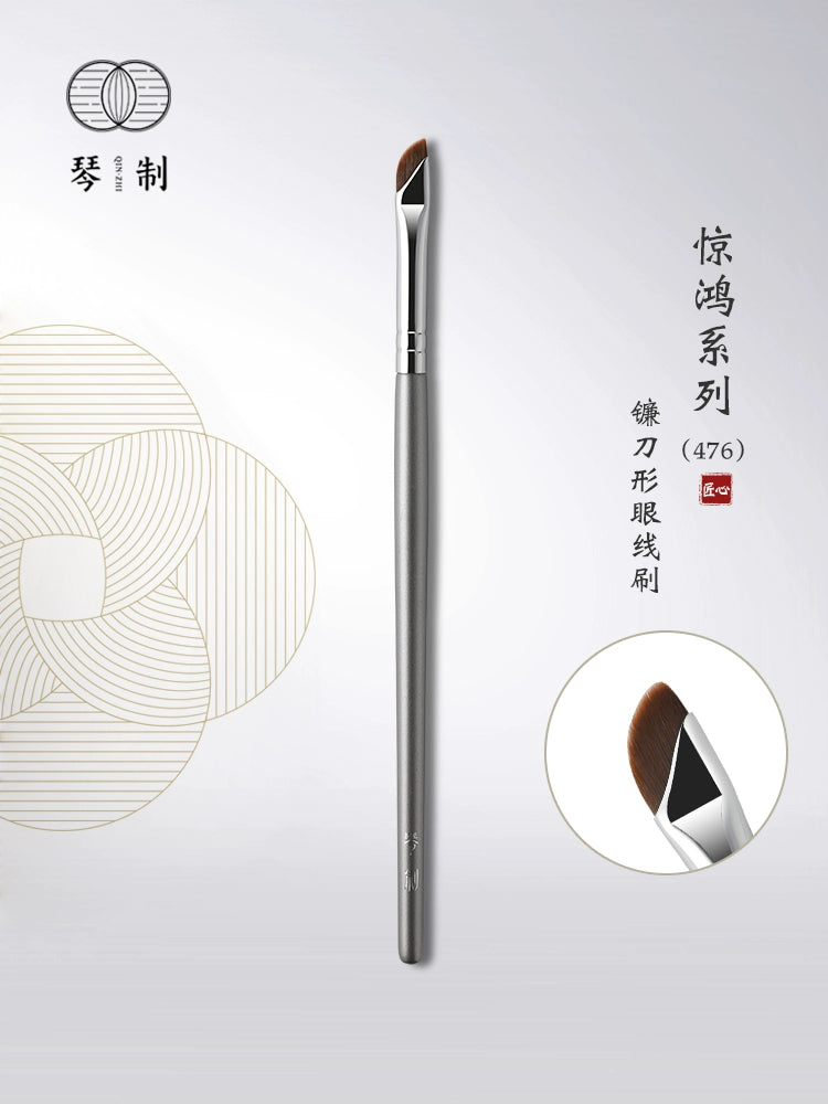 Large Scythe-Shaped Eyelid Makeup Brush