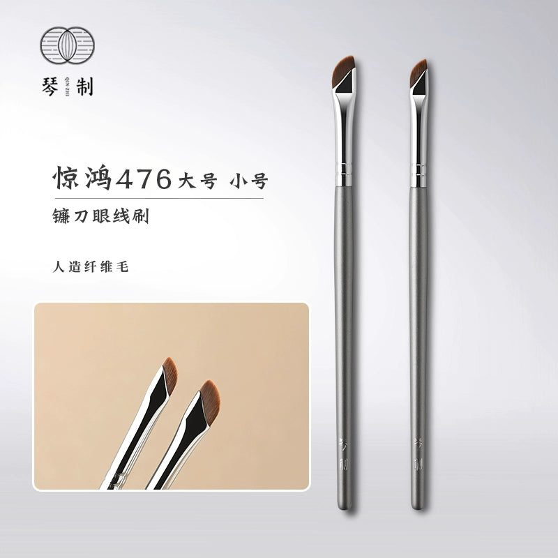 Large Scythe-Shaped Eyelid Makeup Brush